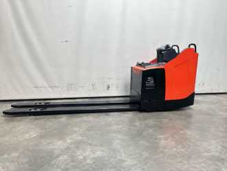 Gabelstapler gebraucht TOYOTA LPE 220 ELEKTRO NIEDERHUBWAGENDEICHSEL (13076493) backdrop