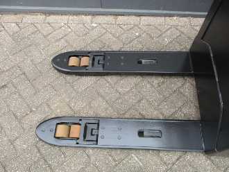 Gabelstapler gebraucht TOYOTA LPE250 ELEKTRO NIEDERHUBWAGENFAHRERSTAND (13071689)
