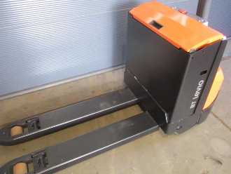 Gabelstapler gebraucht TOYOTA LWE160 ELEKTRO NIEDERHUBWAGENDEICHSEL (13075566)