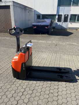 Gabelstapler gebraucht TOYOTA LWI160 ELEKTRO NIEDERHUBWAGENDEICHSEL (13074256)