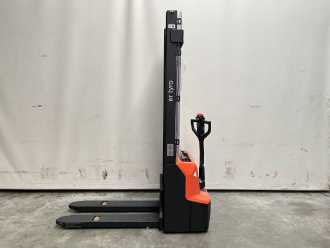Gabelstapler gebraucht TOYOTA SHE100-3600 ELEKTRO HOCHHUBWAGENDEICHSEL (13075494) backdrop