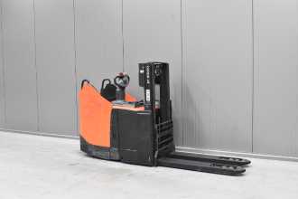 Gabelstapler gebraucht TOYOTA SPE 200DN /58396/ ELEKTRO HOCHHUBKOMMISSIONIERER (13062800) backdrop