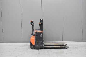 Gabelstapler gebraucht TOYOTA SWE 080L /58817/ ELEKTRO HOCHHUBKOMMISSIONIERER (13068703)