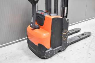 Gabelstapler gebraucht TOYOTA SWE 120 /58815/ ELEKTRO HOCHHUBKOMMISSIONIERER (13068701)