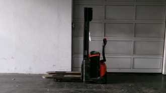 Gabelstapler gebraucht TOYOTA SWE120 ELEKTRO HOCHHUBWAGENDEICHSEL (13000180) backdrop