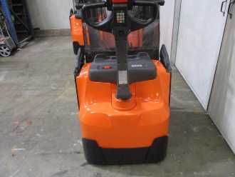 Gabelstapler gebraucht TOYOTA SWE120XR ELEKTRO HOCHHUBWAGENDEICHSEL (13071600)