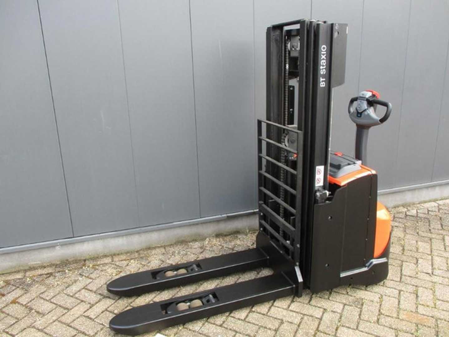Gabelstapler gebraucht TOYOTA SWE140L ELEKTRO HOCHHUBWAGENDEICHSEL (13044508)