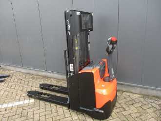Gabelstapler gebraucht TOYOTA SWE140L ELEKTRO HOCHHUBWAGENDEICHSEL (13044508)