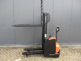 Gabelstapler gebraucht TOYOTA SWE140L ELEKTRO HOCHHUBWAGENDEICHSEL (13044508)