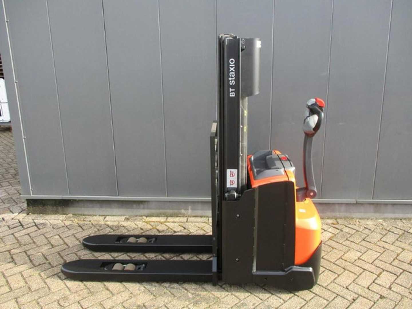 Gabelstapler gebraucht TOYOTA SWE140L ELEKTRO HOCHHUBWAGENDEICHSEL (13044509)
