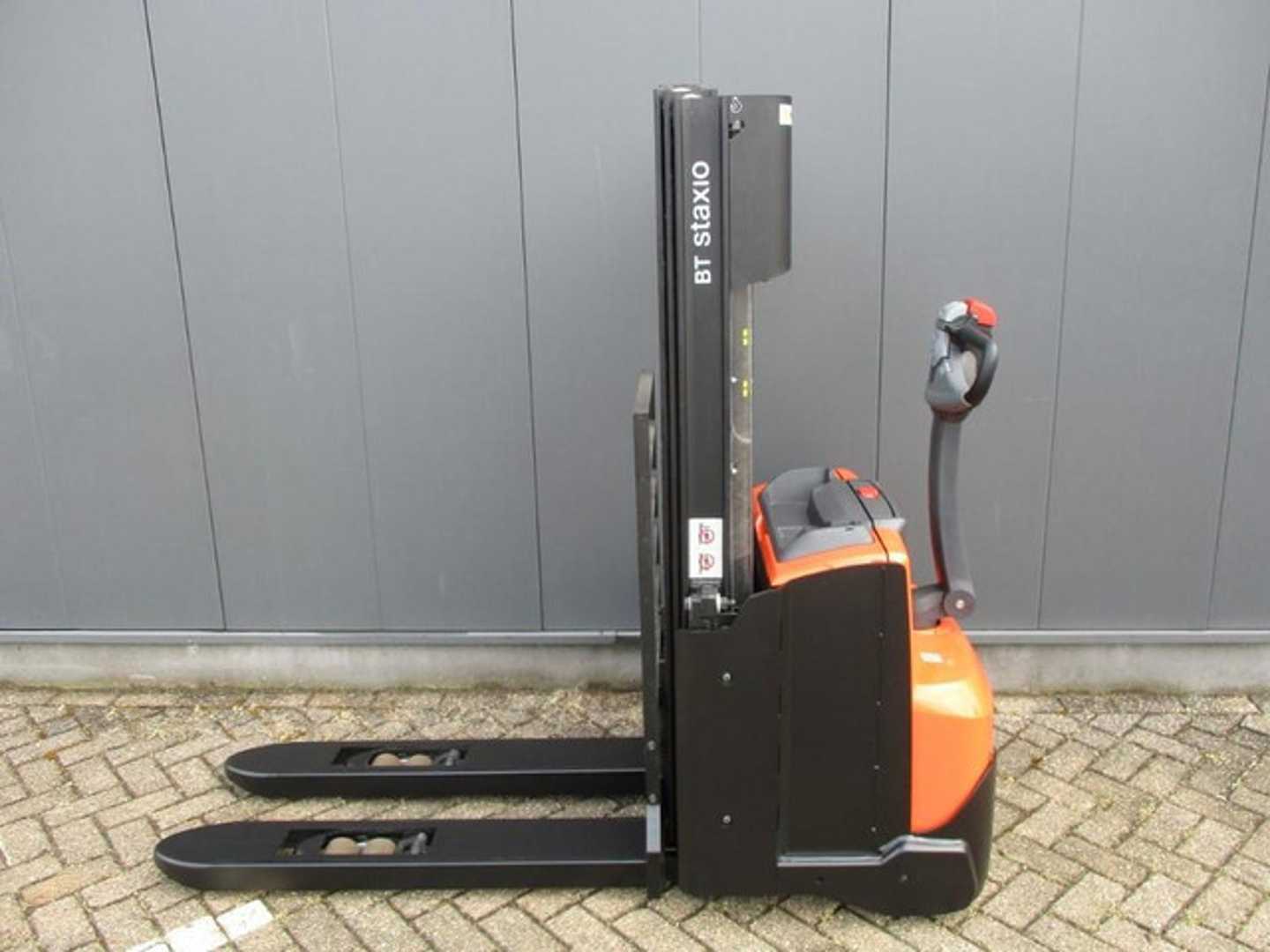 Gabelstapler gebraucht TOYOTA SWE140L ELEKTRO HOCHHUBWAGENDEICHSEL (13044510)