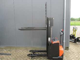 Gabelstapler gebraucht TOYOTA SWE140L ELEKTRO HOCHHUBWAGENDEICHSEL (13044510)