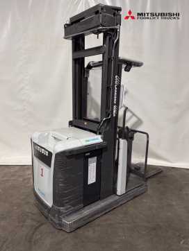 Gabelstapler gebraucht UNICARRIERS 100TVI470EPM - 2.499 Std. - HH 4.700 mm ELEKTRO MITTELHUBKOMMISSIONIERER (12914423) backdrop