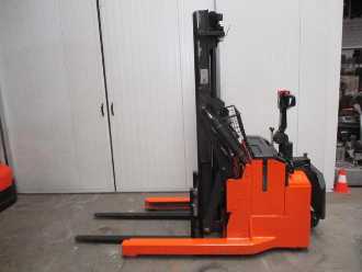 Használt targonca BT RWE120 ELEKTRO HOCHHUBWAGENFAHRERSTAND (13028626) backdrop