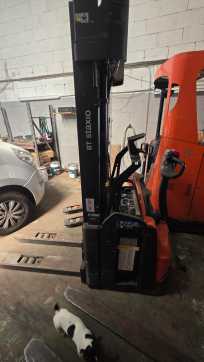 Használt targonca BT SWE140l ELEKTRO HOCHHUBWAGENDEICHSEL (13068620) backdrop