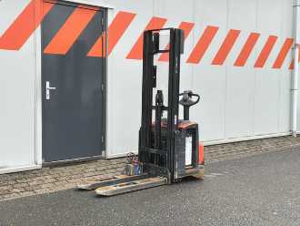 Használt targonca BT Toyota SWE140L ELEKTRO HOCHHUBWAGENDEICHSEL (13075305) backdrop