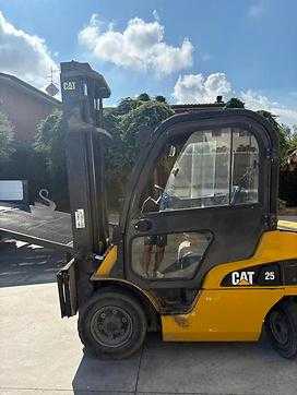 Használt targonca CATERPILLAR DP25 DIESEL VIERRADFRONTSTAPLER (13074113)