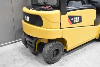 Használt targonca CATERPILLAR EP 40 /55748/ ELEKTRO VIERRADFRONTSTAPLER (13069522)