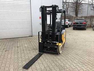 Használt targonca CATERPILLAR EP16ACNT ELEKTRO DREIRADFRONTSTAPLER (13068997)