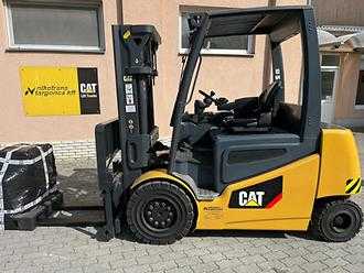 Használt targonca CATERPILLAR EP40C2 ELEKTRO VIERRADFRONTSTAPLER (12983986) backdrop