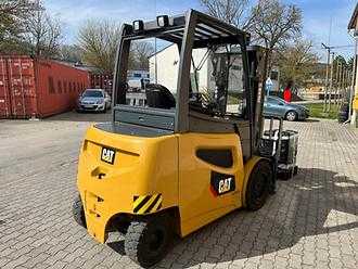Használt targonca CATERPILLAR EP40C2 ELEKTRO VIERRADFRONTSTAPLER (12983986)