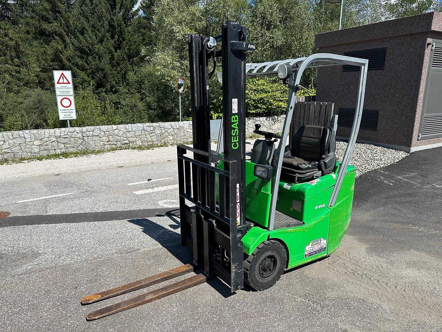 Használt targonca CESAB B210 - 3300mm ELEKTRO DREIRADFRONTSTAPLER (13064629)