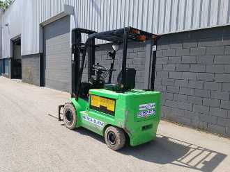 Használt targonca CLARK EPX25 CARRETILLA ELEVADORA ELECTRICA 2500 KG ELEKTRO VIERRADFRONTSTAPLER (13006615)
