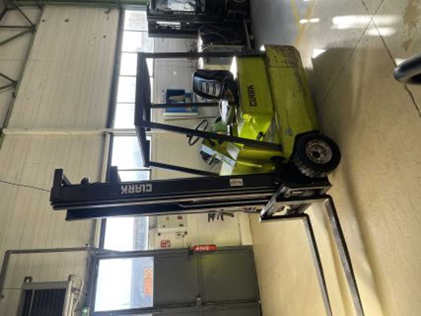 Használt targonca CLARK chariot élévateur à fourches ELEKTRO VIERRADFRONTSTAPLER (12995110)