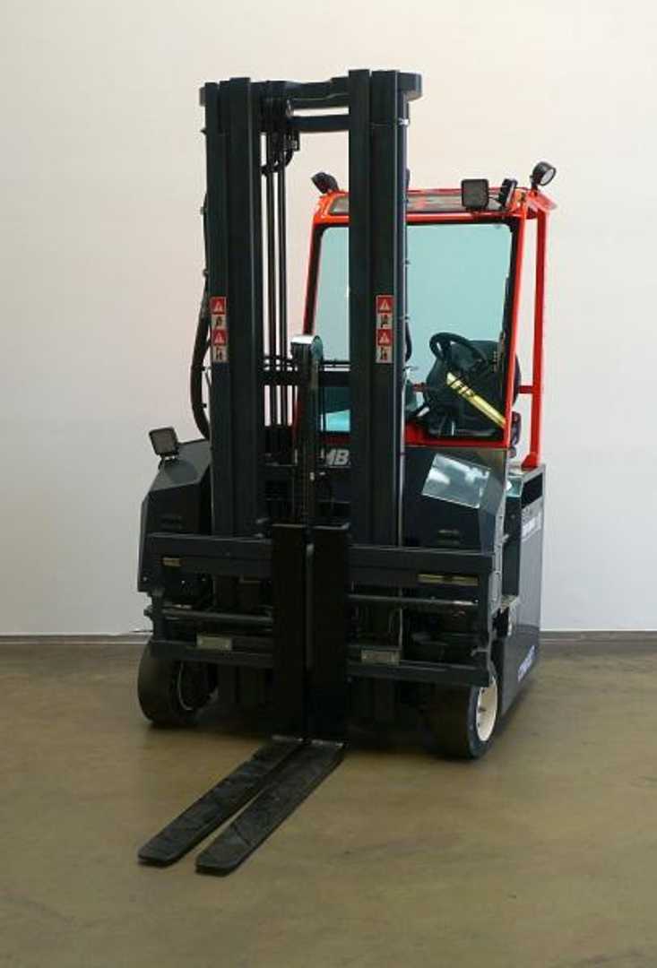Használt targonca COMBILIFT CBE3000 ELEKTRO VIERWEGESTAPLER (13015572)