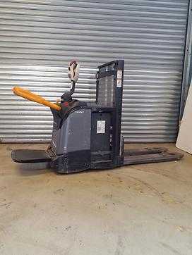 Használt targonca CROWN DT3040-E-2.0-TL-2100 ELEKTRO HOCHHUBWAGENFAHRERSTAND (13058532)