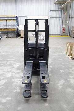 Használt targonca CROWN DT3040-E-2.0-TL-2100 ELEKTRO HOCHHUBWAGENFAHRERSTAND (13058532)