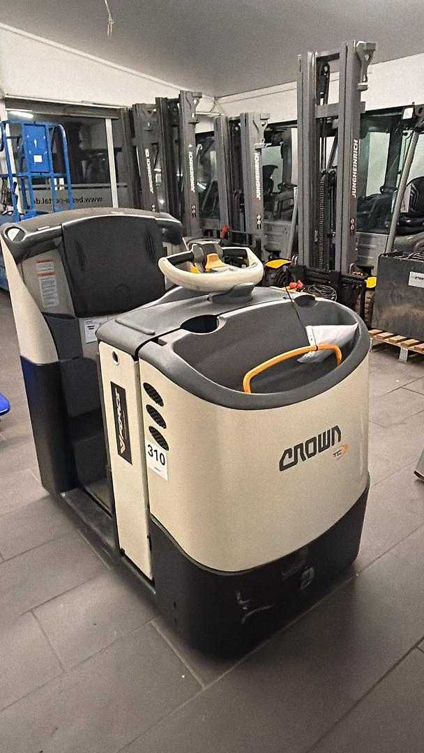 Használt targonca CROWN TC3000 ELEKTRO SCHLEPPER (13066230)
