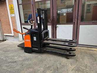Használt targonca CROWN dt3040 ELEKTRO HOCHHUBWAGENFAHRERSTAND (13023429)