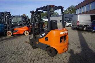 Használt targonca DOOSAN D 18S-5 - Triplex DIESEL VIERRADFRONTSTAPLER (13073378)