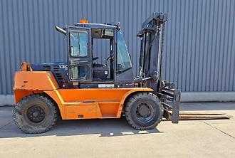 Használt targonca DOOSAN D130S-5 DIESEL VIERRADFRONTSTAPLER (13073737)