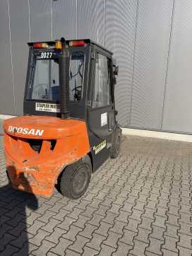 Használt targonca DOOSAN D30GP DIESEL VIERRADFRONTSTAPLER (13068244)