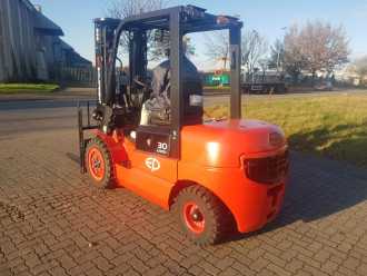 Használt targonca EP EFL302 ELEKTRO VIERRADFRONTSTAPLER (13050168)