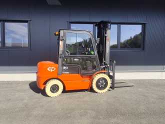 Használt targonca EP EFXZ-301 NEUMASCHINE ELEKTRO VIERRADFRONTSTAPLER (13041446)