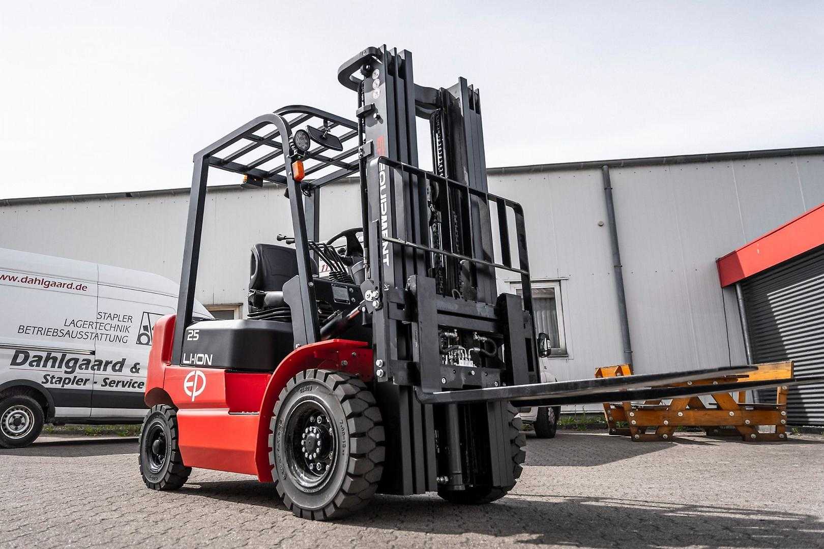 Használt targonca EP ELF252 ELEKTRO VIERRADFRONTSTAPLER (12486449)
