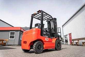 Használt targonca EP ELF252 ELEKTRO VIERRADFRONTSTAPLER (12486449)
