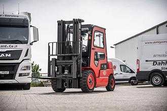 Használt targonca EP ELF302-K ELEKTRO VIERRADFRONTSTAPLER (12486454)