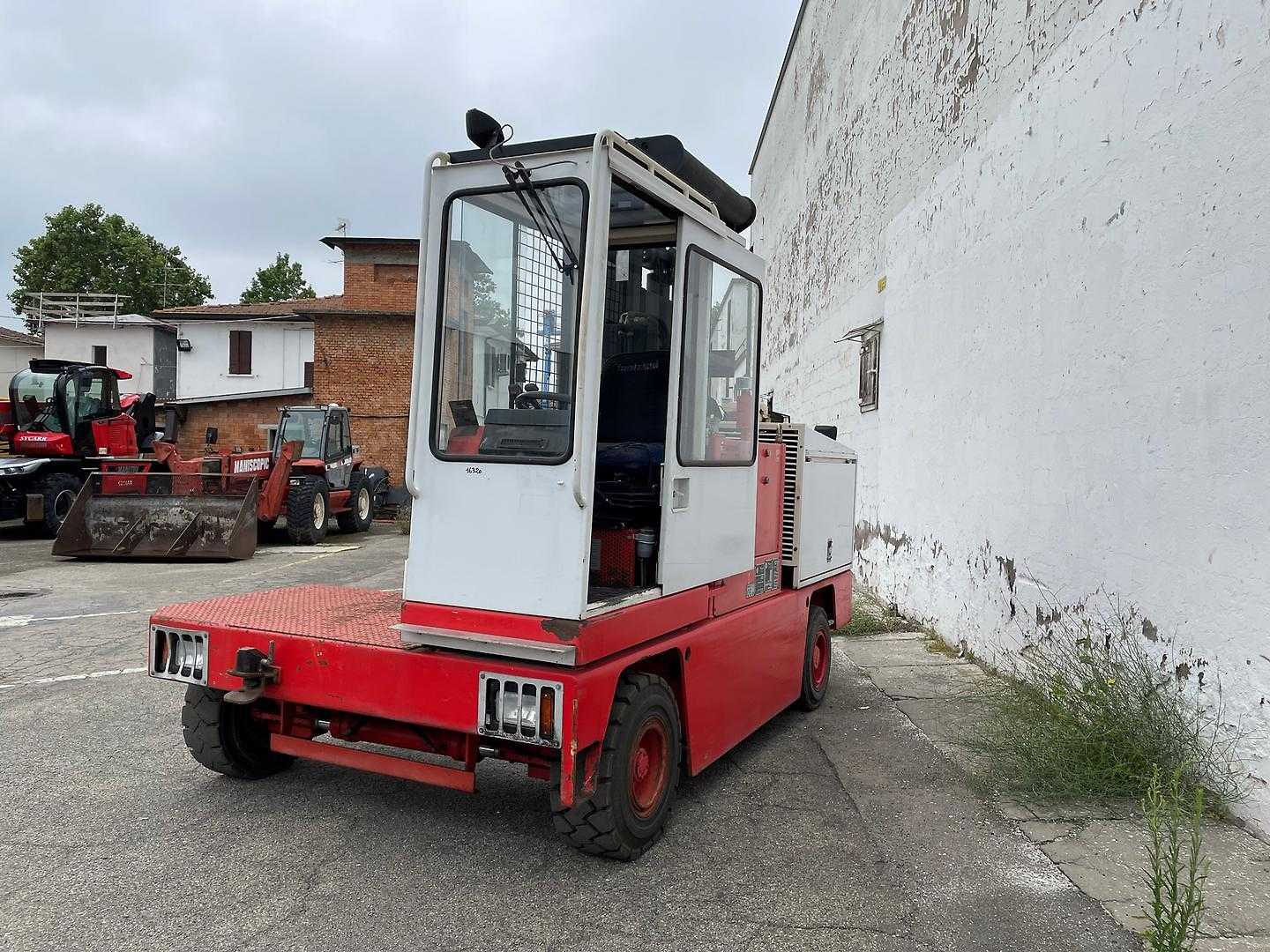 Használt targonca FANTUZZI SF 40 L DIESEL SEITENSTAPLER (12921063)