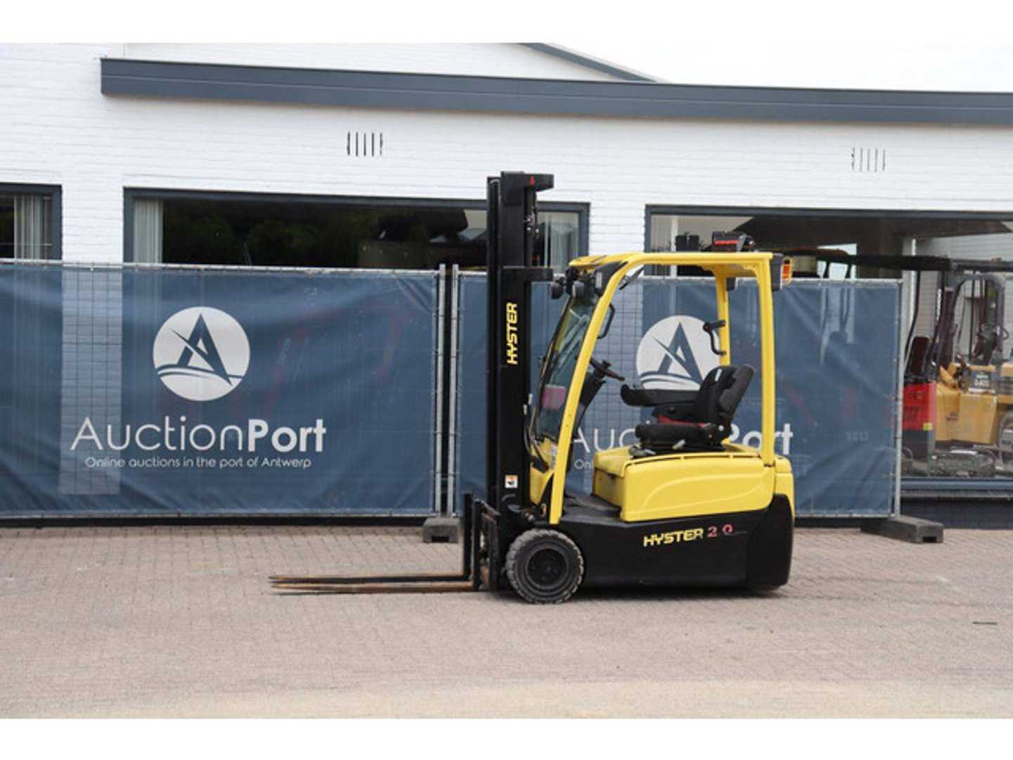 Használt targonca HYSTER J2.0XNT MWB ELEKTRO VIERRADFRONTSTAPLER (13065059)