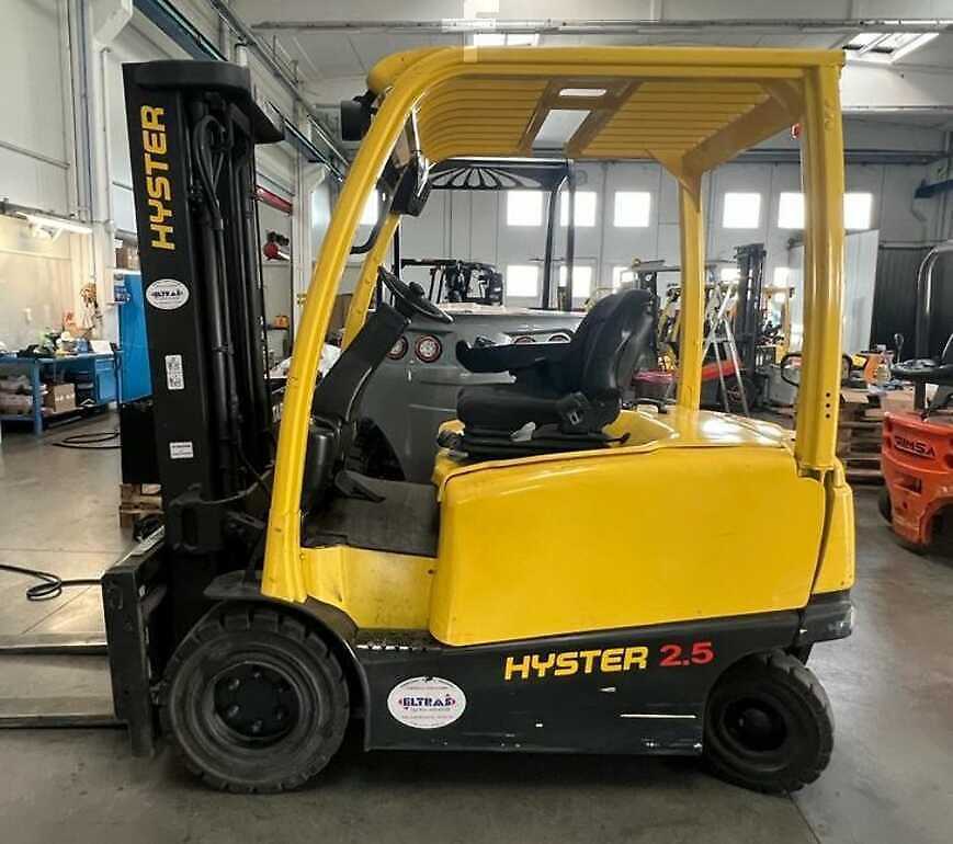 Használt targonca HYSTER J2.50XN ELEKTRO VIERRADFRONTSTAPLER (12949753)