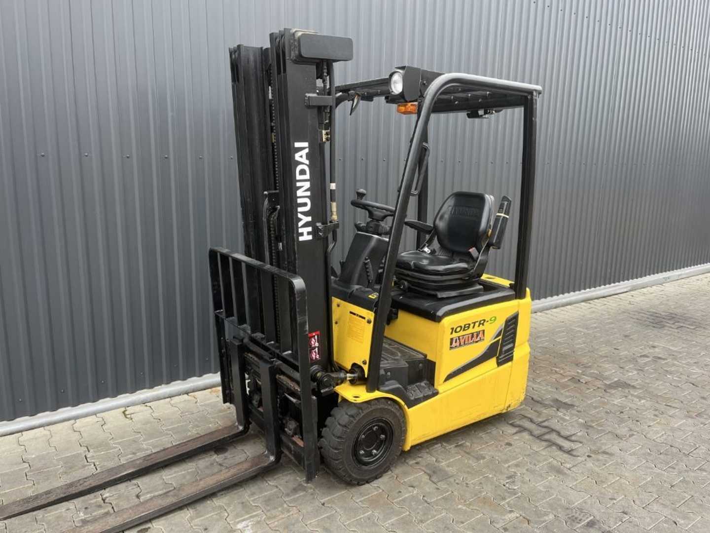 Használt targonca HYUNDAI 10BTR-9 ELEKTRO DREIRADFRONTSTAPLER (12969234)