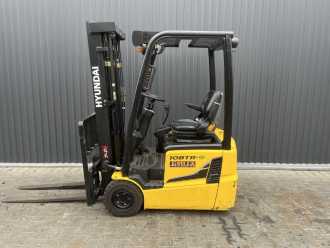 Használt targonca HYUNDAI 10BTR-9 ELEKTRO DREIRADFRONTSTAPLER (12969234)