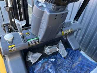 Használt targonca HYUNDAI 25L-7A GAS VIERRADFRONTSTAPLER (13028743)