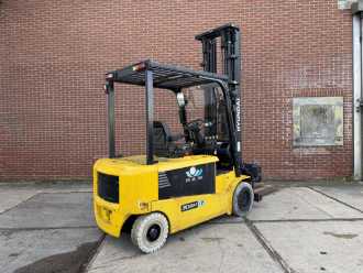 Használt targonca HYUNDAI 30BH-7 ELEKTRO VIERRADFRONTSTAPLER (13072497)