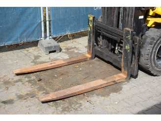 Használt targonca HYUNDAI 33L-7A GAS VIERRADFRONTSTAPLER (13064287)