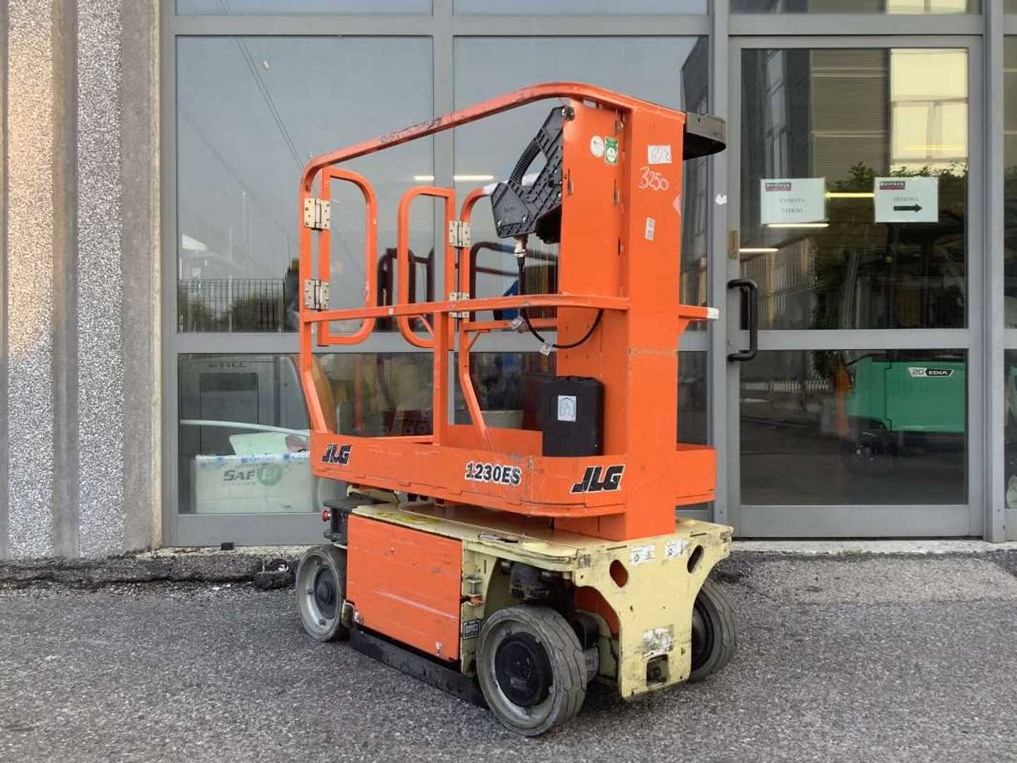 Használt targonca JLG 1230ES ELEKTRO MITTELHUBKOMMISSIONIERER (13074097)